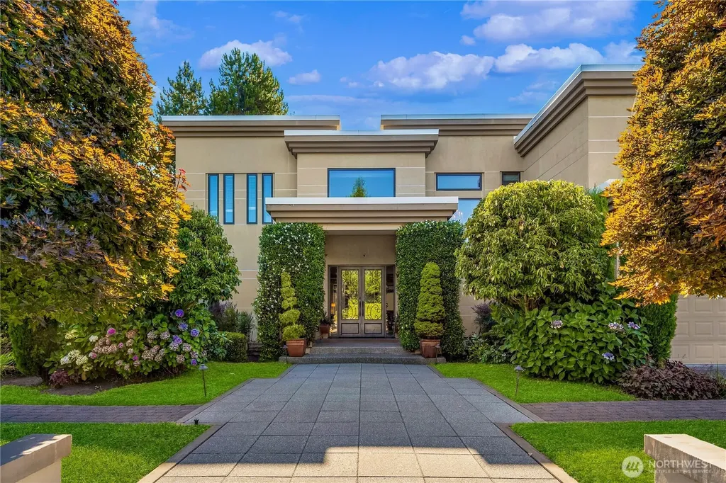 2 Crescent Key SE Bellevue WA 98006