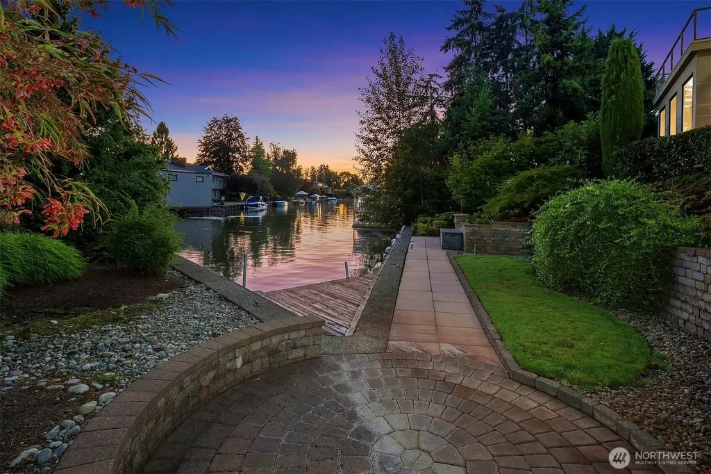 2 Crescent Key SE Bellevue WA 98006