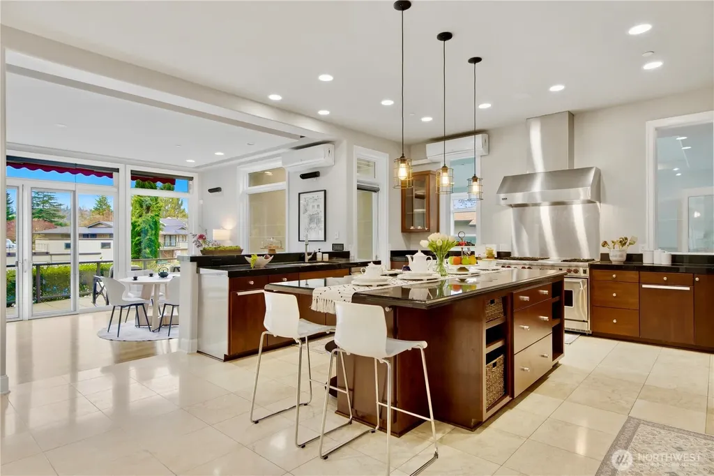 2 Crescent Key SE Bellevue WA 98006