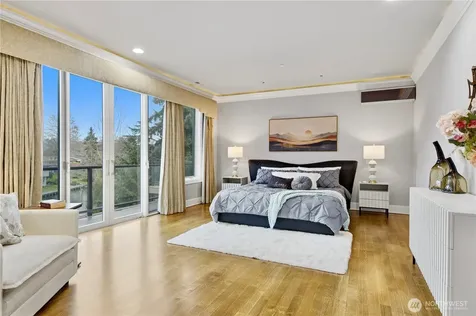 2 Crescent Key SE Bellevue WA 98006