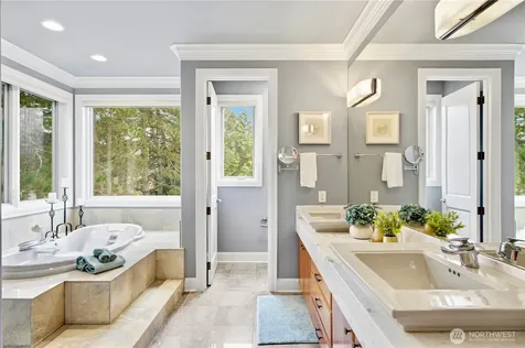 2 Crescent Key SE Bellevue WA 98006