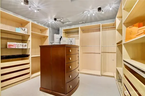 2 Crescent Key SE Bellevue WA 98006