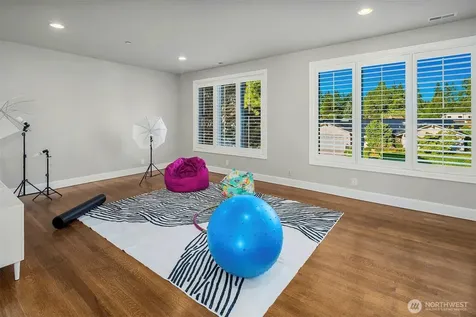 2 Crescent Key SE Bellevue WA 98006
