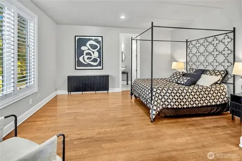 2 Crescent Key SE Bellevue WA 98006