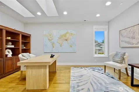 2 Crescent Key SE Bellevue WA 98006