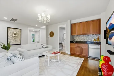 2 Crescent Key SE Bellevue WA 98006