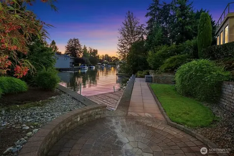 2 Crescent Key SE Bellevue WA 98006