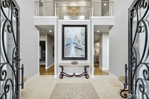 2 Crescent Key SE Bellevue WA 98006
