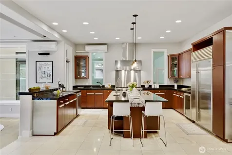 2 Crescent Key SE Bellevue WA 98006