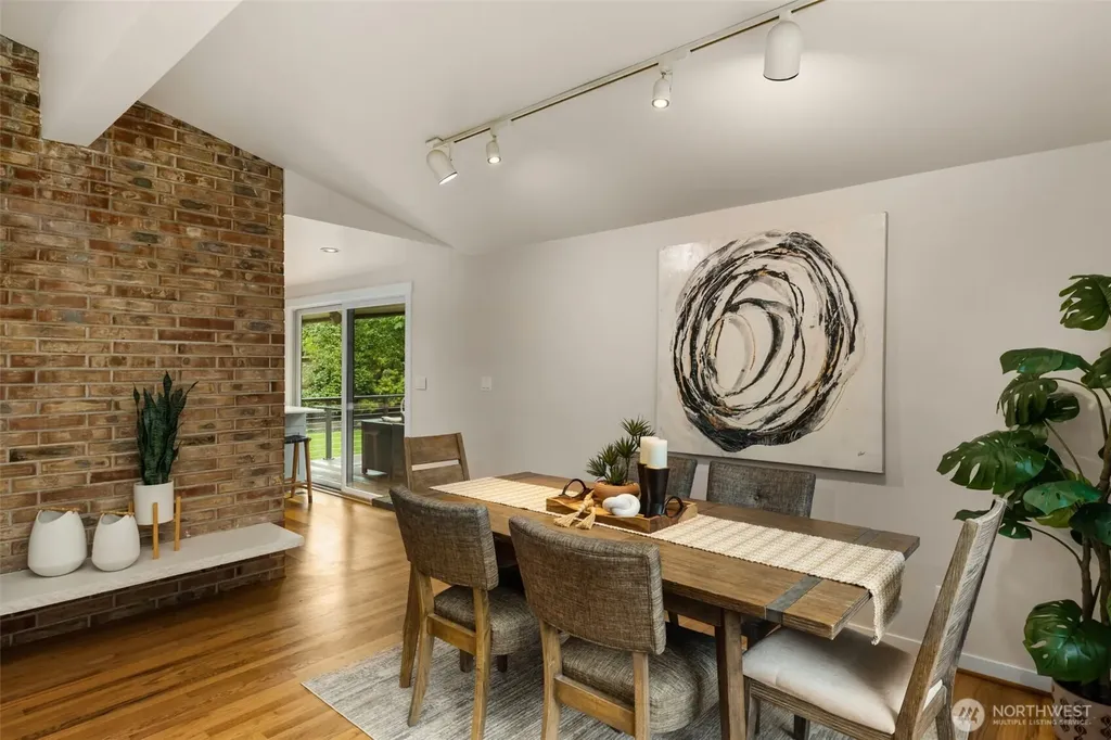 8805 SE 39th Street Mercer Island WA 98040