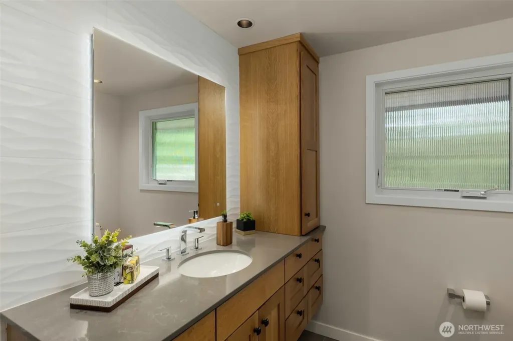 8805 SE 39th Street Mercer Island WA 98040