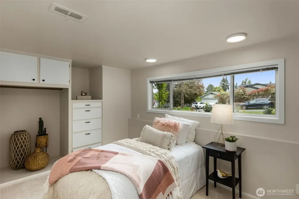 8805 SE 39th Street Mercer Island WA 98040