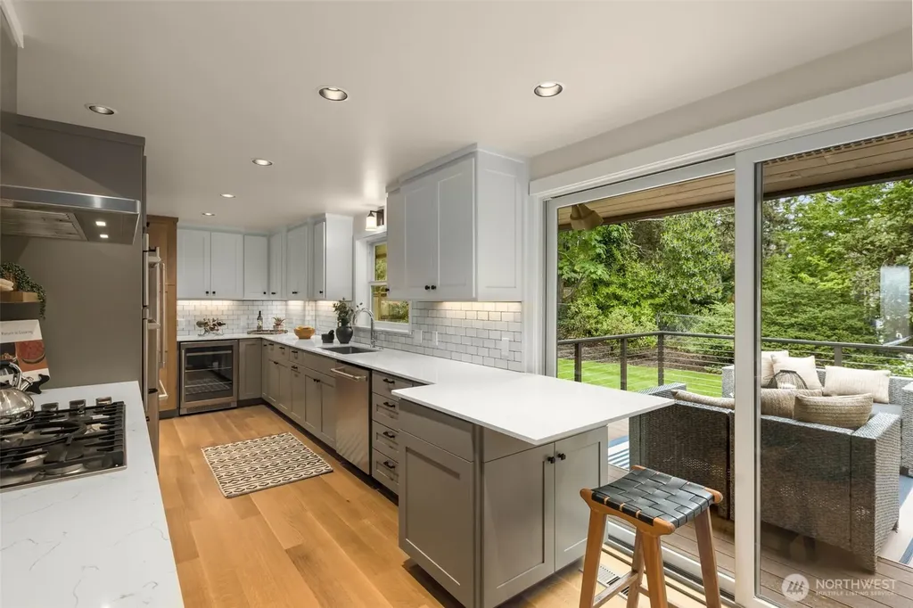 8805 SE 39th Street Mercer Island WA 98040
