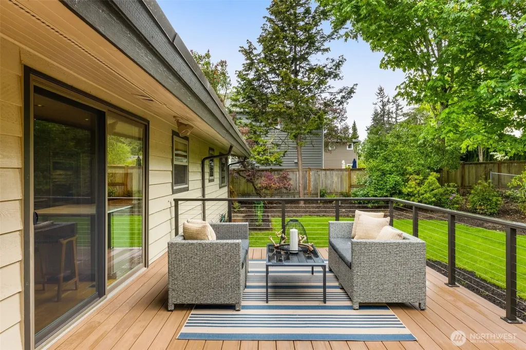 8805 SE 39th Street Mercer Island WA 98040