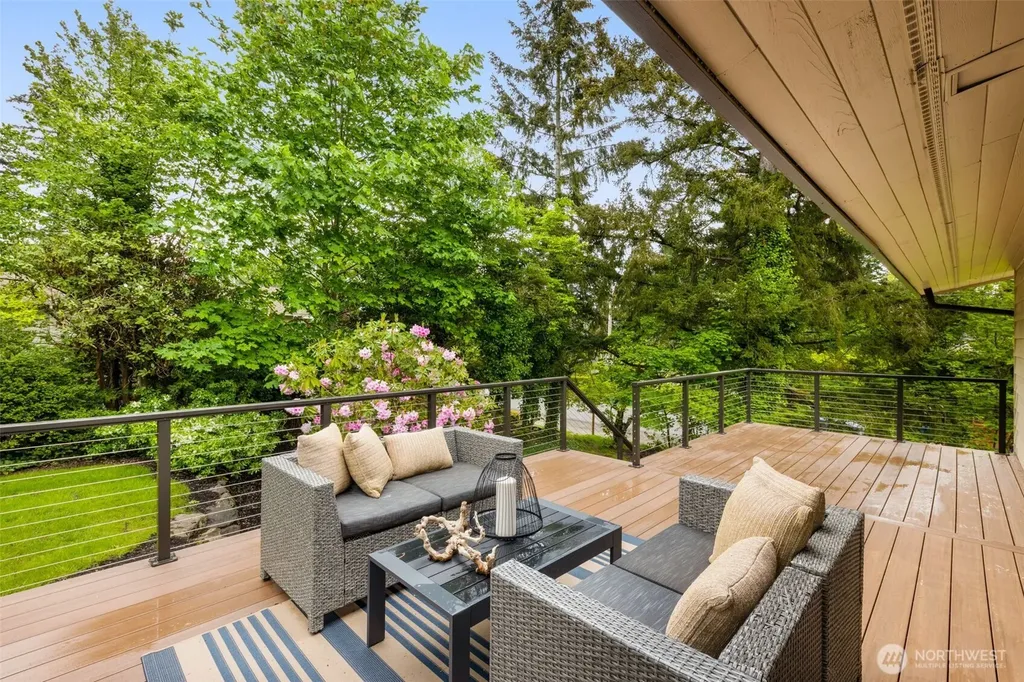 8805 SE 39th Street Mercer Island WA 98040