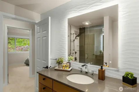 8805 SE 39th Street Mercer Island WA 98040