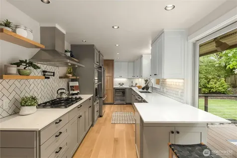 8805 SE 39th Street Mercer Island WA 98040