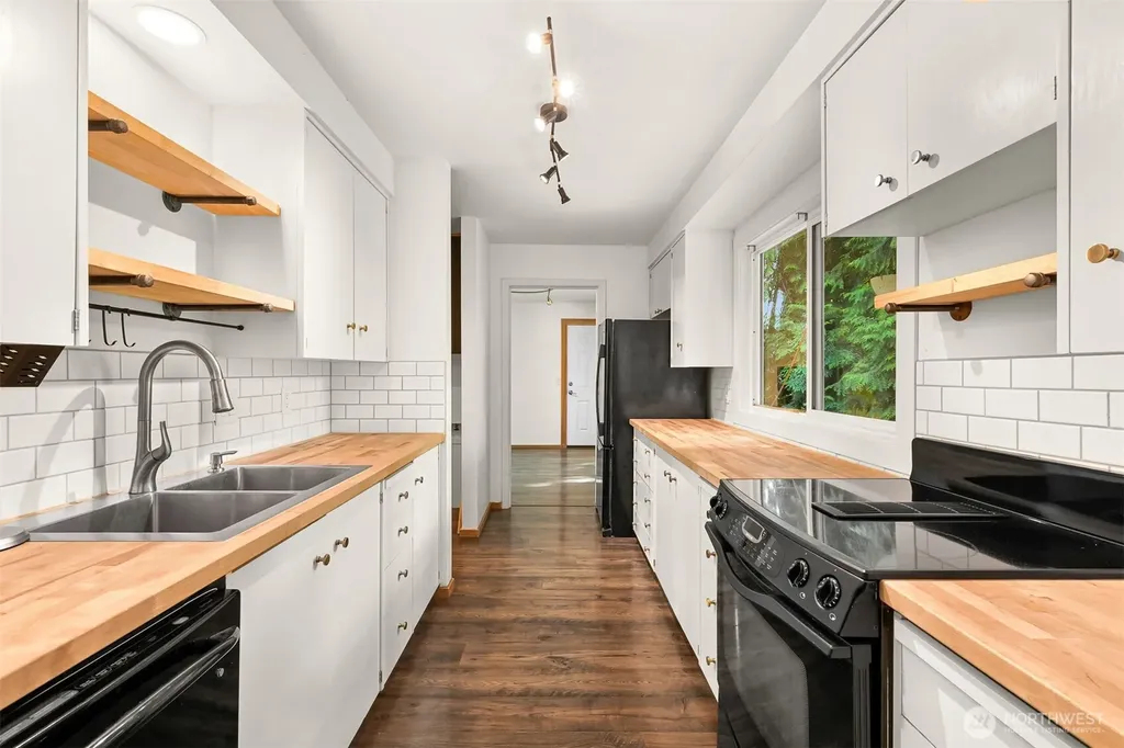 603 N Forest Court Lynden WA 98264