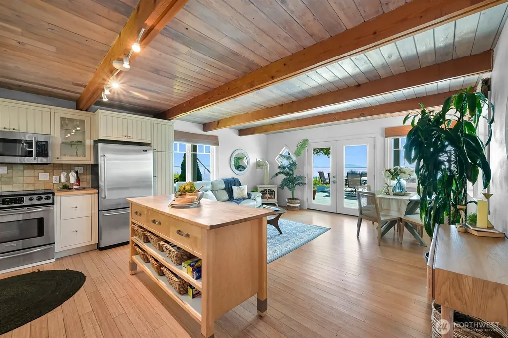 5551 Maple Way Blaine WA 98230