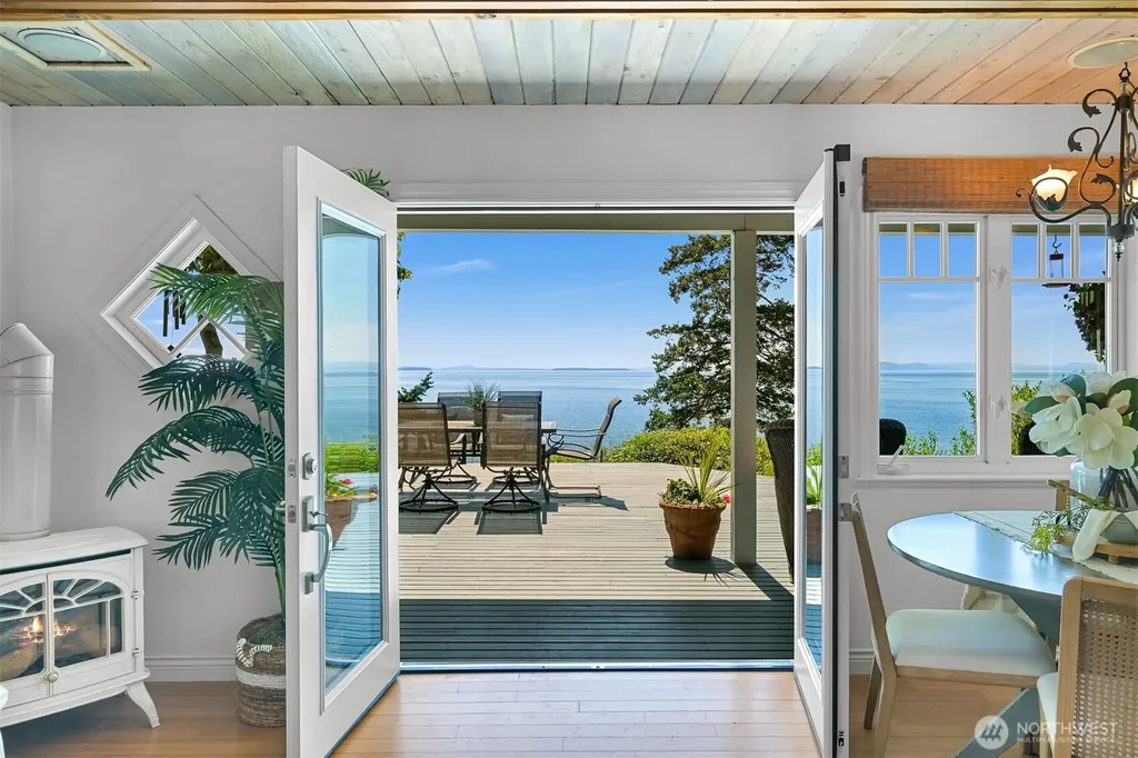 5551 Maple Way Blaine WA 98230