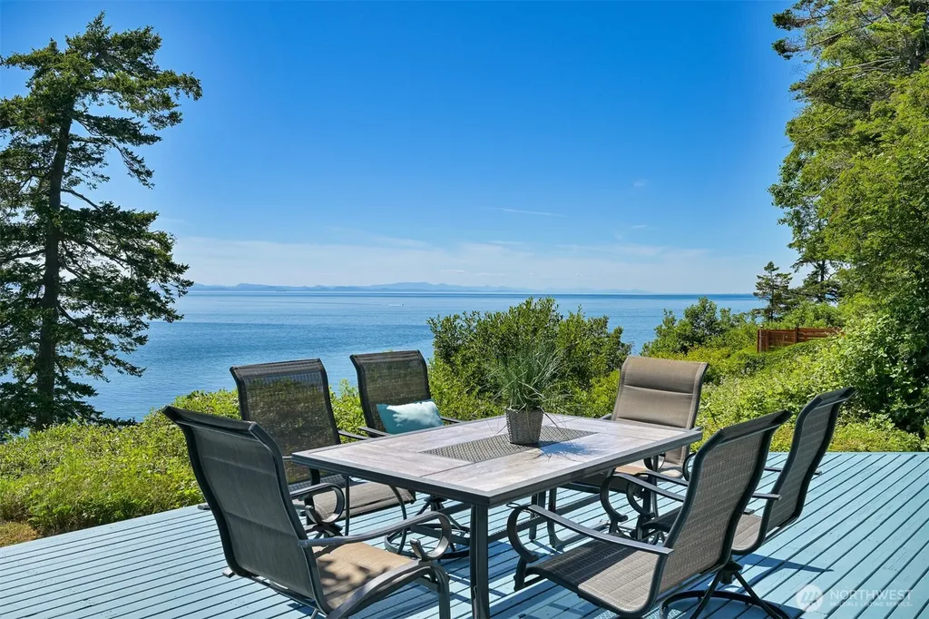 5551 Maple Way Blaine WA 98230