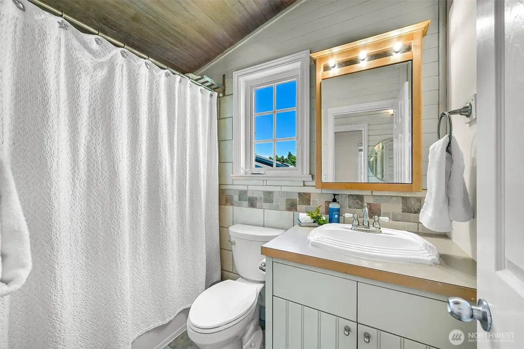 5551 Maple Way Blaine WA 98230