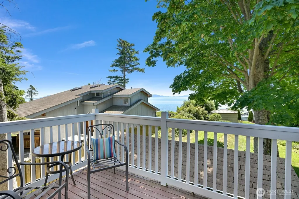 5551 Maple Way Blaine WA 98230