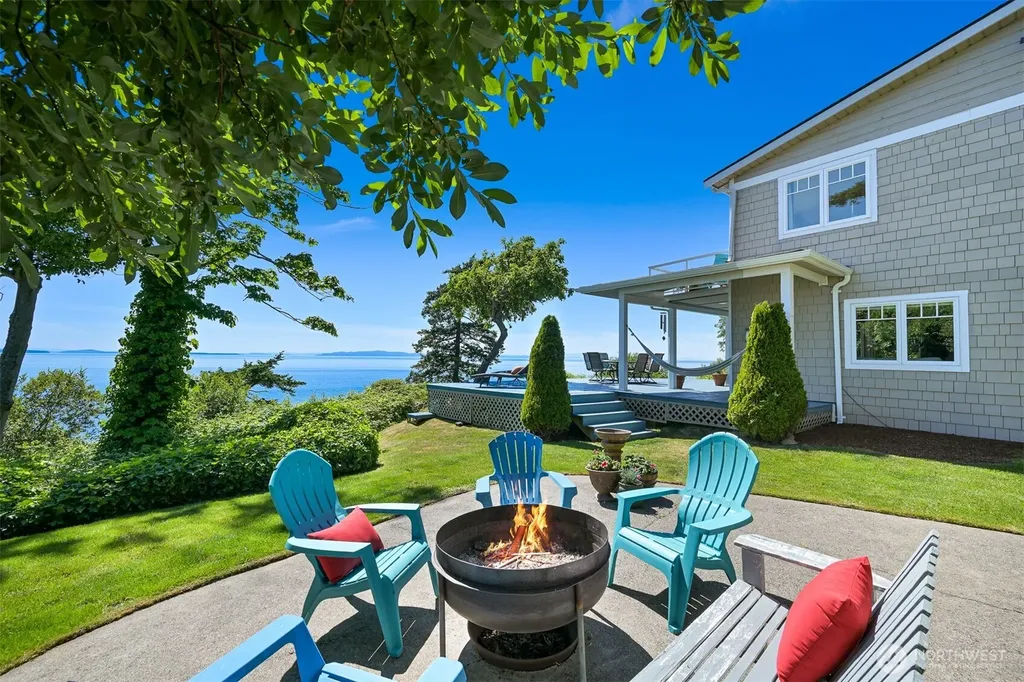 5551 Maple Way Blaine WA 98230