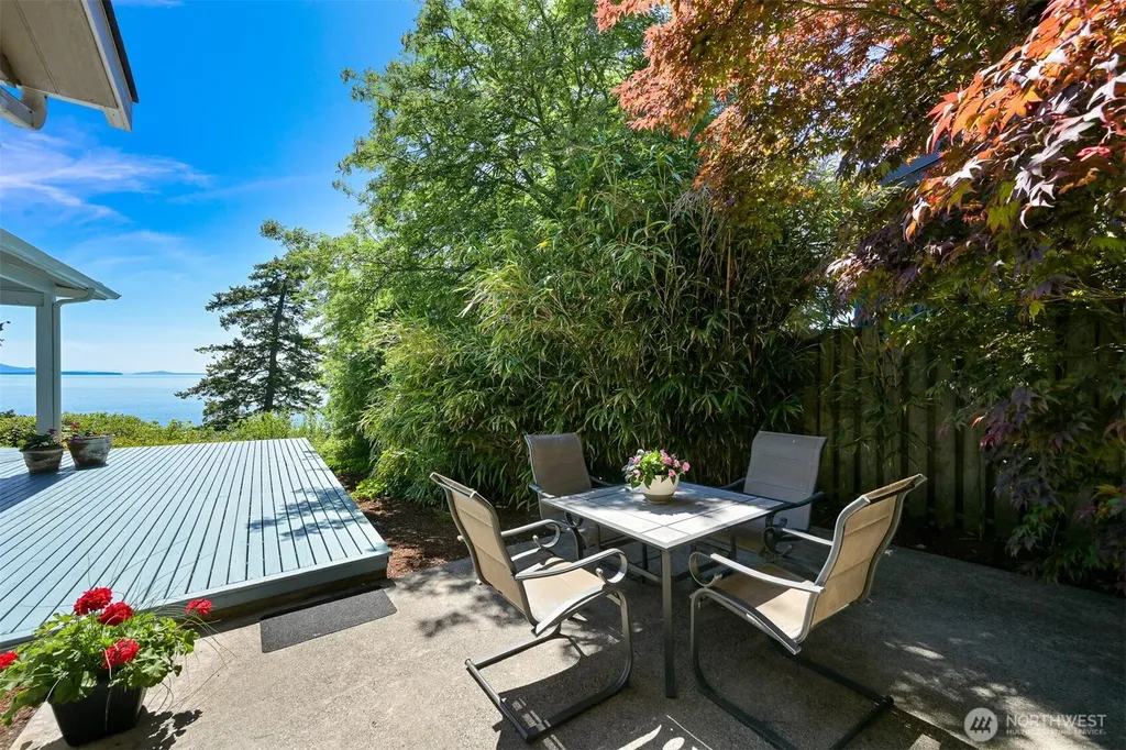 5551 Maple Way Blaine WA 98230