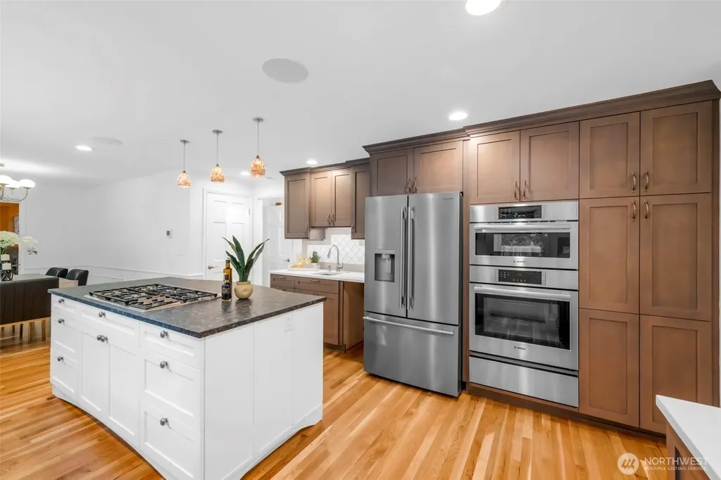 7928 SE 76th Street Mercer Island WA 98040