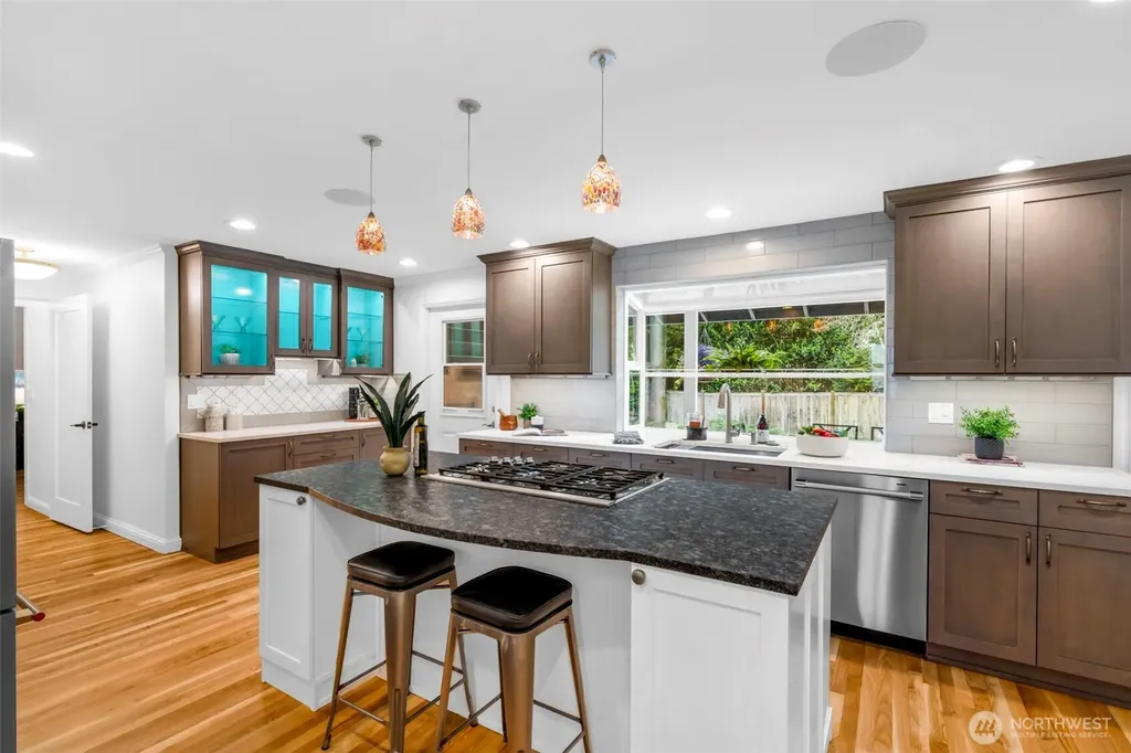 7928 SE 76th Street Mercer Island WA 98040