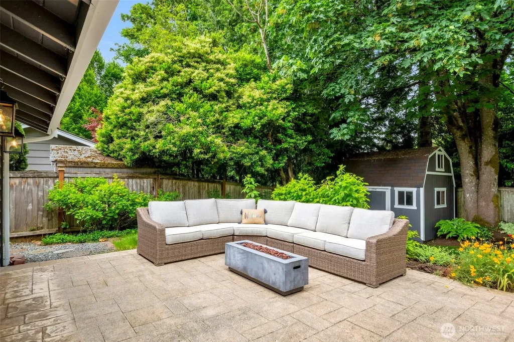 7928 SE 76th Street Mercer Island WA 98040