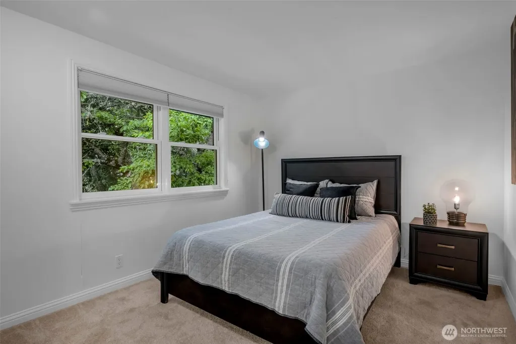 7928 SE 76th Street Mercer Island WA 98040