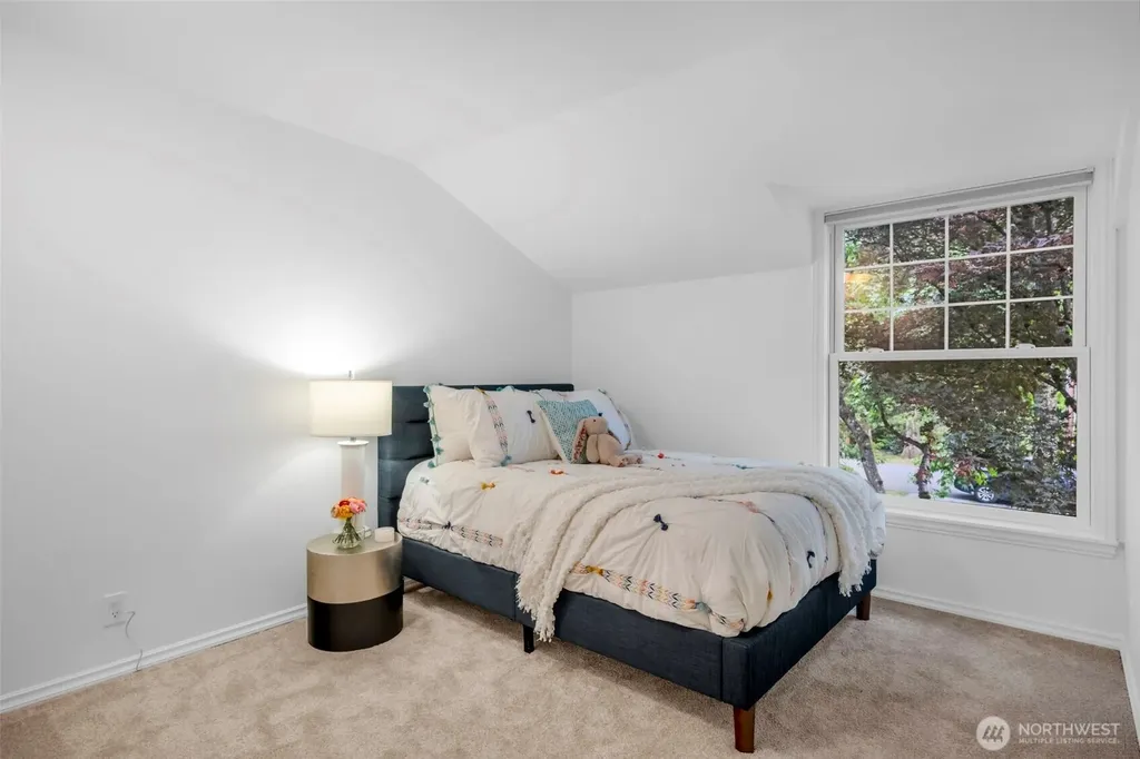 7928 SE 76th Street Mercer Island WA 98040