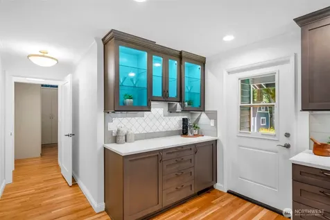 7928 SE 76th Street Mercer Island WA 98040