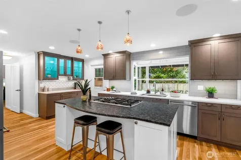 7928 SE 76th Street Mercer Island WA 98040