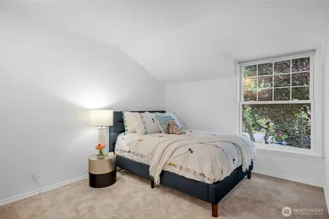 7928 SE 76th Street Mercer Island WA 98040