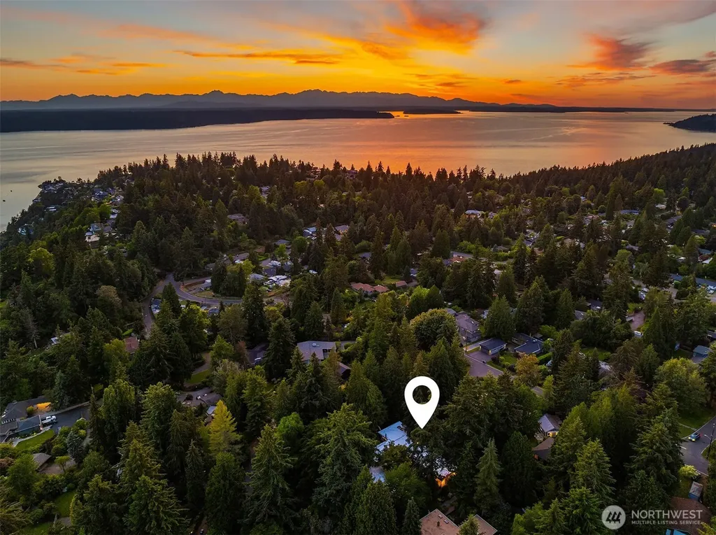 1919 SW 170th Street Normandy Park WA 98166