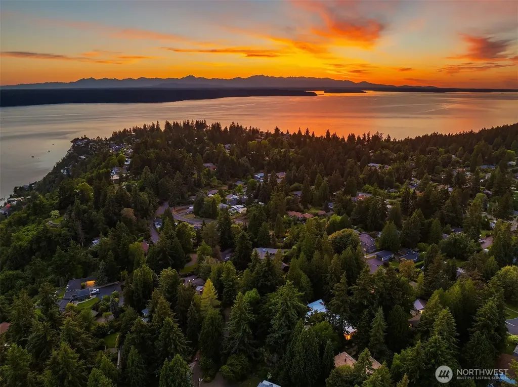 1919 SW 170th Street Normandy Park WA 98166