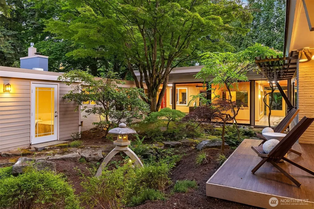 1919 SW 170th Street Normandy Park WA 98166