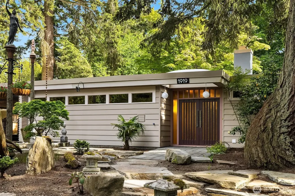 1919 SW 170th Street Normandy Park WA 98166
