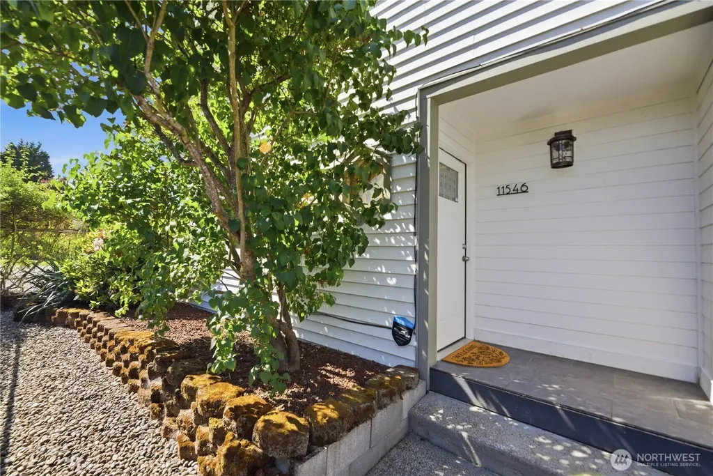 11546 85th Avenue S Seattle WA 98178