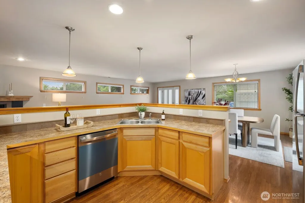 10717 Phinney Avenue N Seattle WA 98133