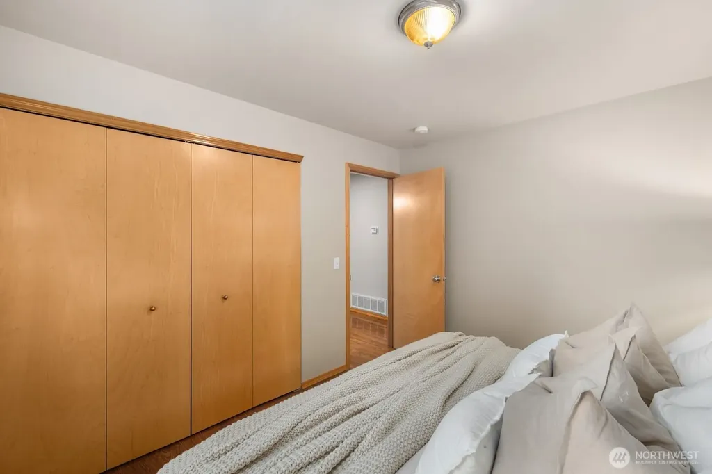 10717 Phinney Avenue N Seattle WA 98133
