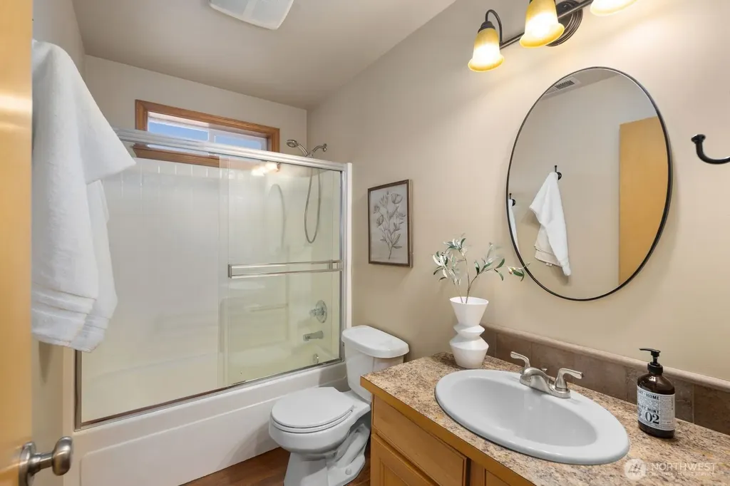 10717 Phinney Avenue N Seattle WA 98133