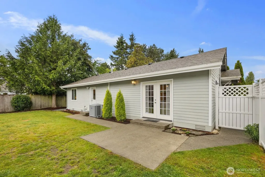 10717 Phinney Avenue N Seattle WA 98133