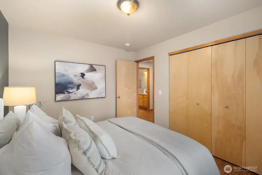 10717 Phinney Avenue N Seattle WA 98133