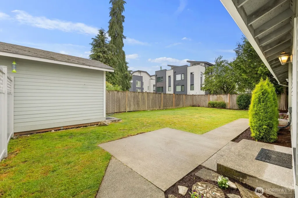 10717 Phinney Avenue N Seattle WA 98133