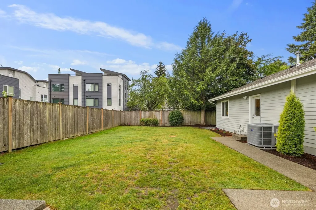 10717 Phinney Avenue N Seattle WA 98133