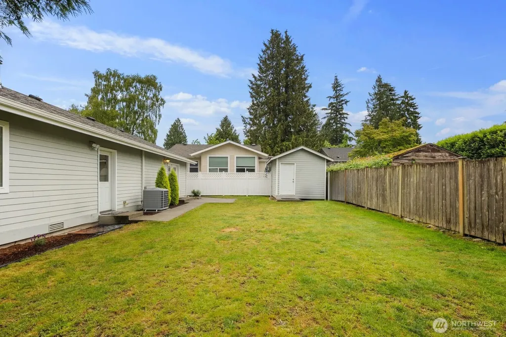 10717 Phinney Avenue N Seattle WA 98133